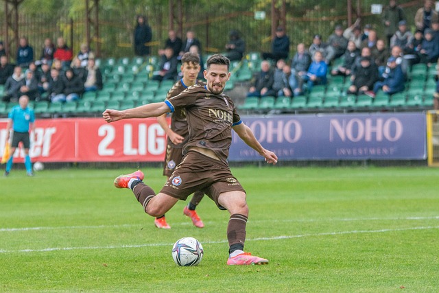 瓜迪奥拉双喜临门！福登三轮5球，曼城3-0大胜最强升班马宣战皇马